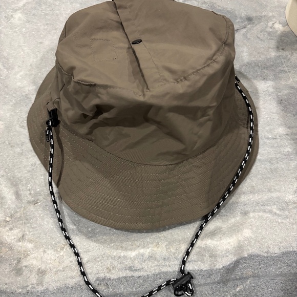 BUCKET HAT - Picture 1 of 11